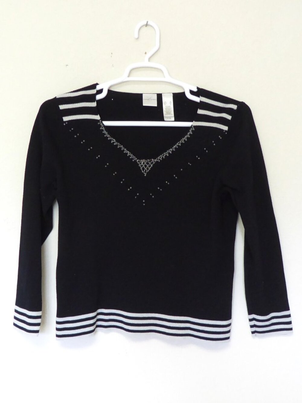 Emma James black and iridescent white stripe beaded v neck sweater size XL